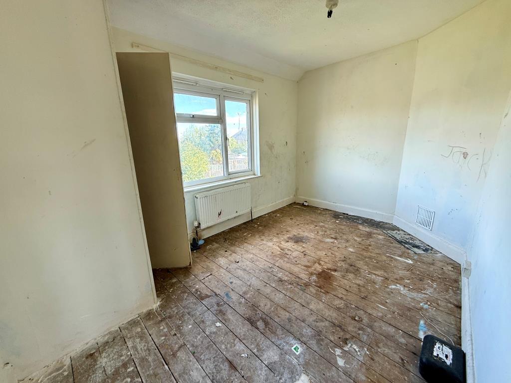 Lot: 74 - THREE-BEDROOM HOUSE FOR REFURBISHMENT - Bedroom two
